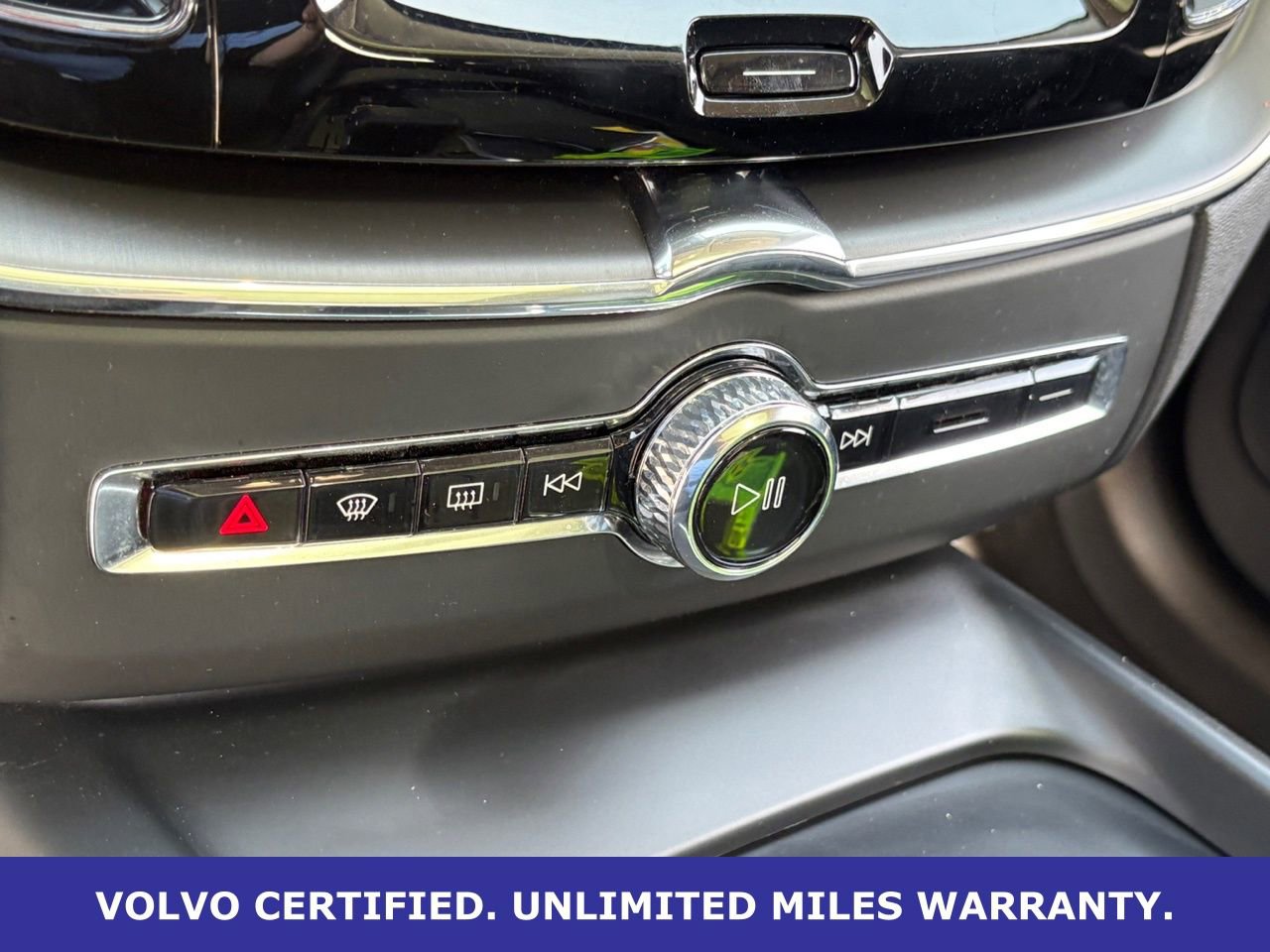 Certified 2025 Volvo XC60 B5 Core image 22