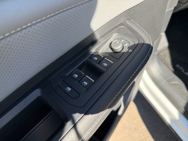 Used 2024 Volkswagen Atlas Cross Sport SEL image 13