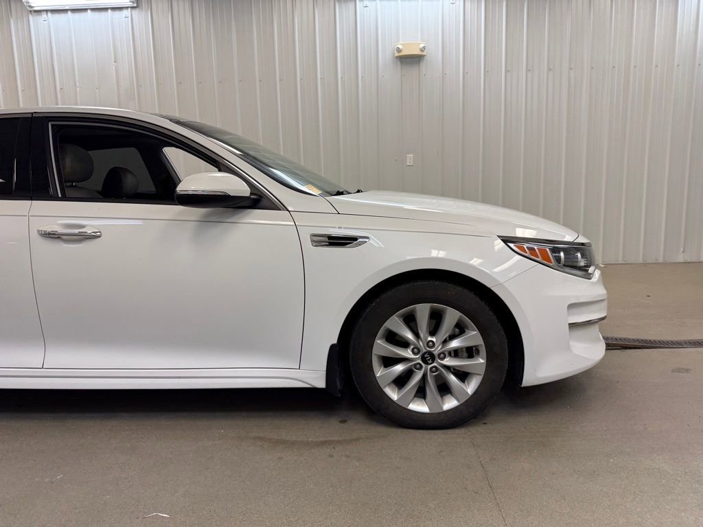 Used 2017 Kia Optima EX w/ Premium Package image 4