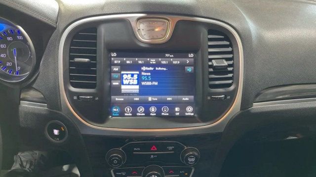 Used 2019 Chrysler 300 Touring w/ Sport Appearance Package image 15