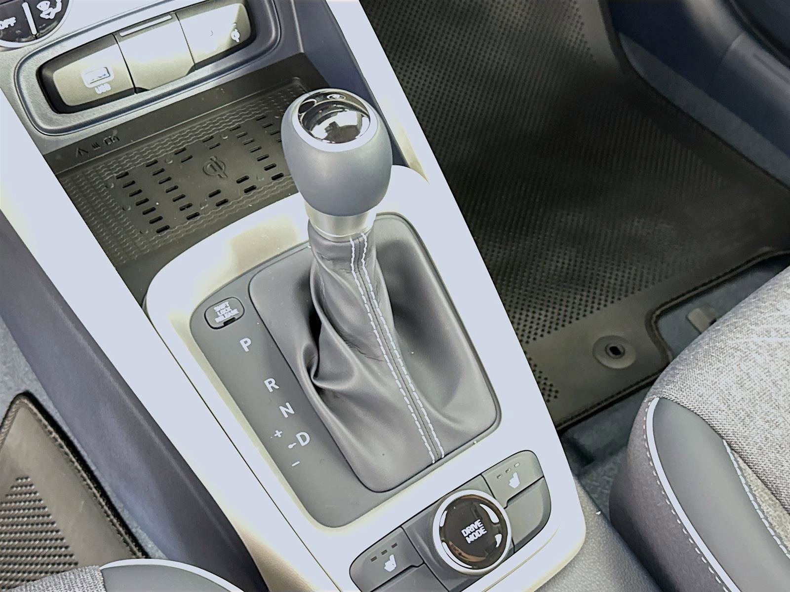 New 2025 Hyundai Venue Limited image 18