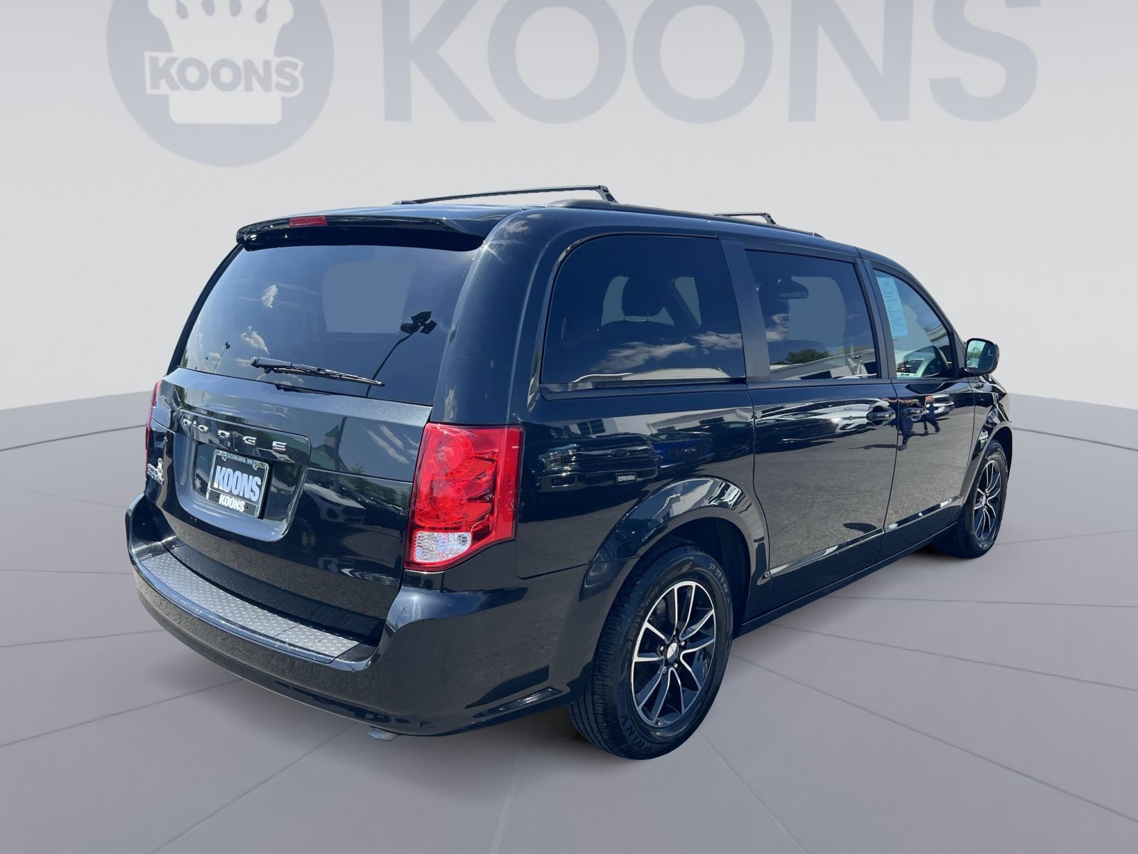 Used 2019 Dodge Grand Caravan SE FWD image 11