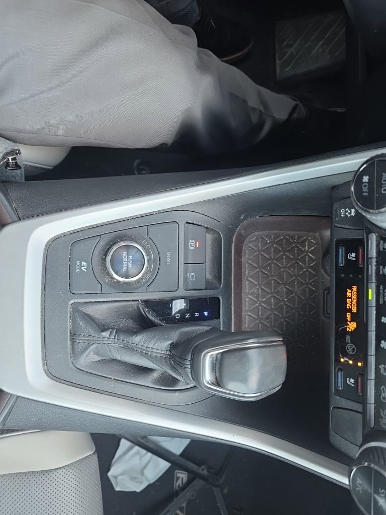 Used 2020 Toyota RAV4 Limited w/ Limited Grade Weather Package image 27