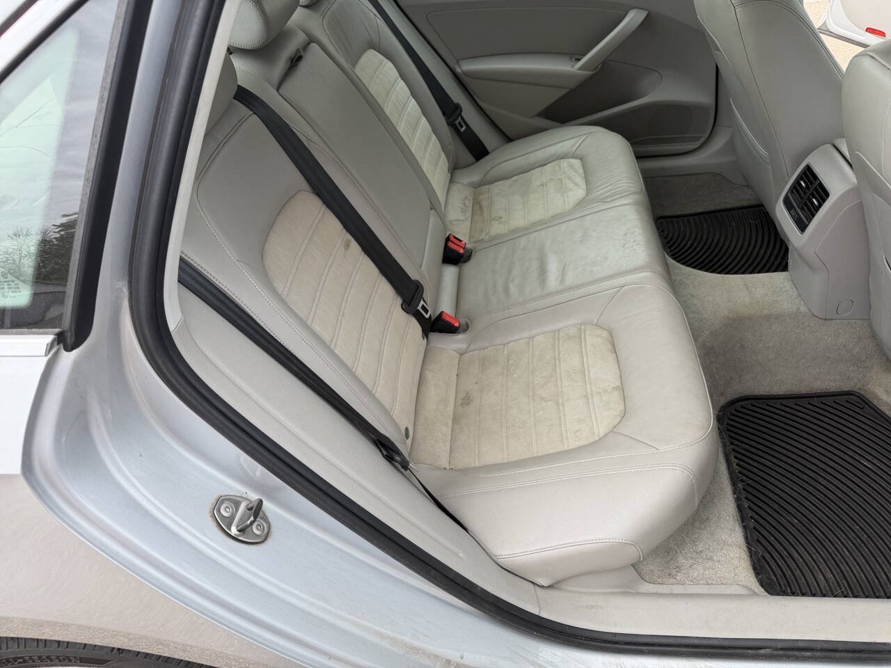 Used 2013 Volkswagen Passat 2.5 SEL Premium FWD image 25
