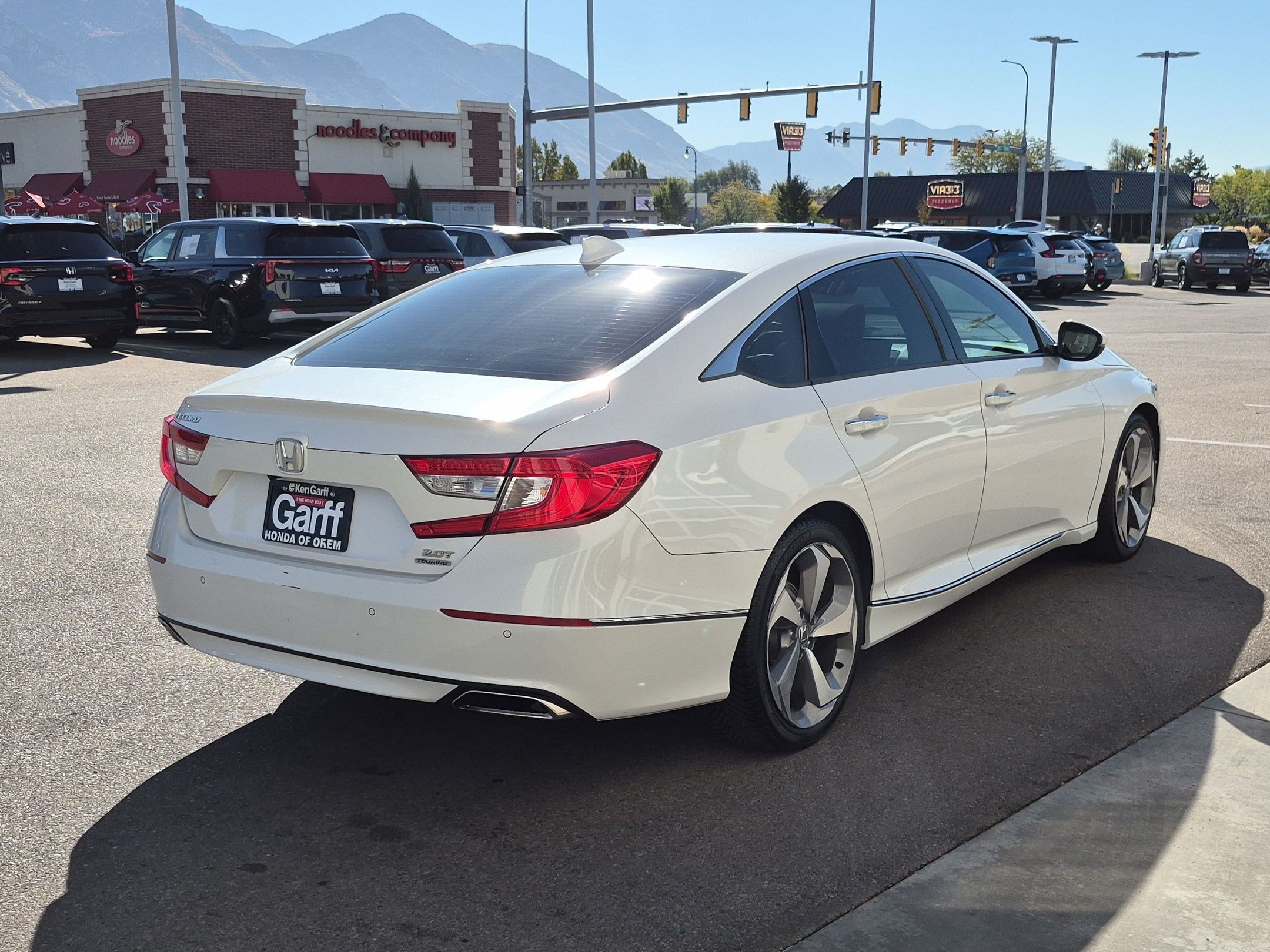 Used 2018 Honda Accord Touring image 3