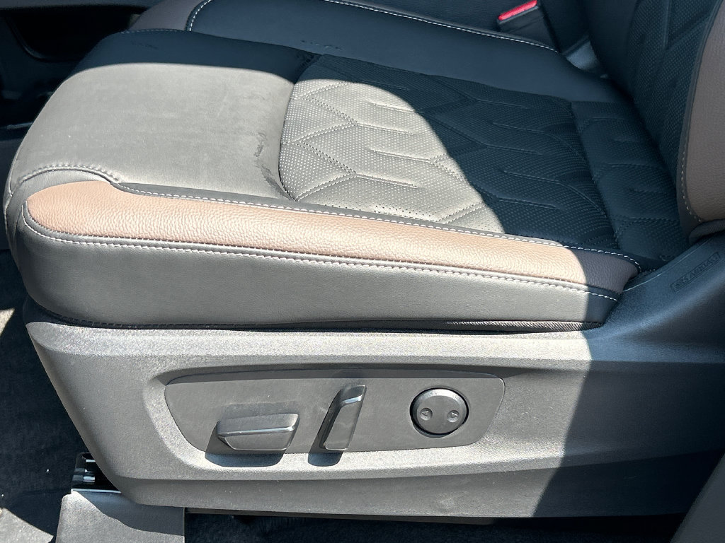 New 2026 Nissan Pathfinder Platinum w/ Cargo Package FWD image 18