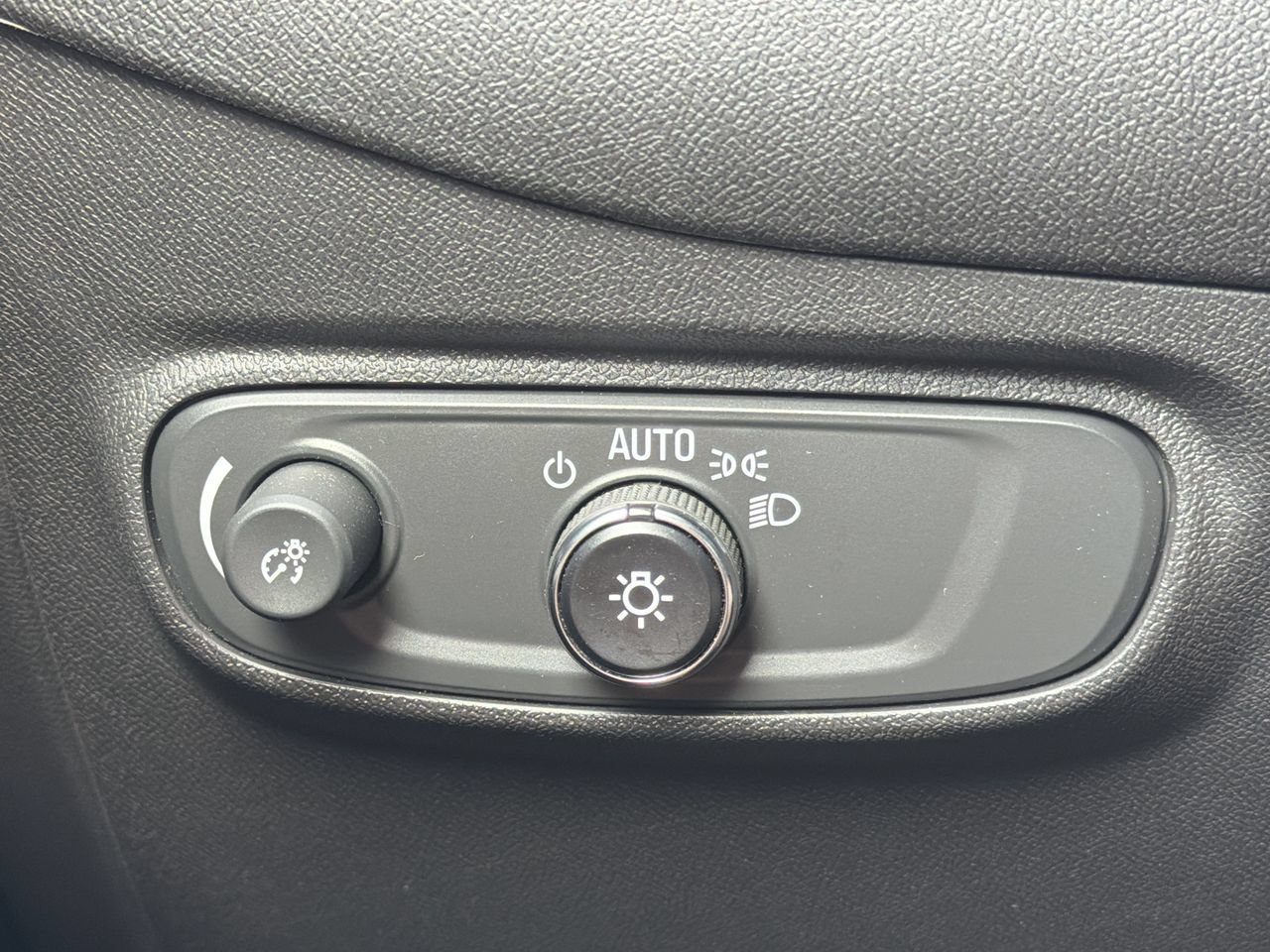 Used 2024 Chevrolet Equinox LT FWD image 15