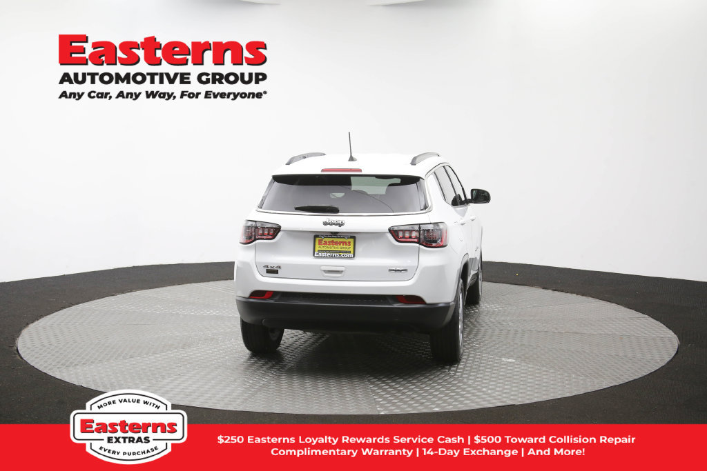 Used 2022 Jeep Compass Latitude w/ Convenience Group AWD/4WD image 39