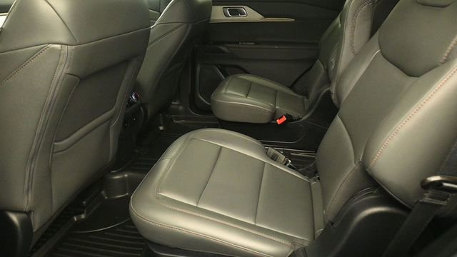 Used 2025 Ford Explorer Active w/ Active Comfort Package AWD/4WD image 10