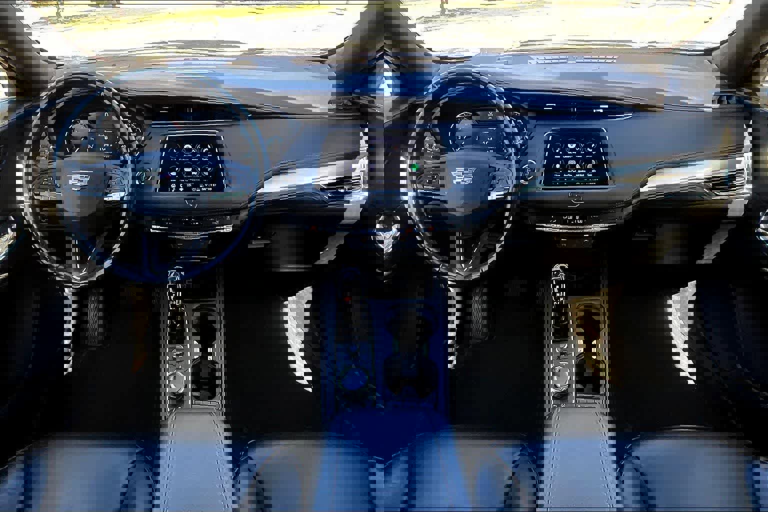 Used 2023 Cadillac XT4 Premium Luxury image 9