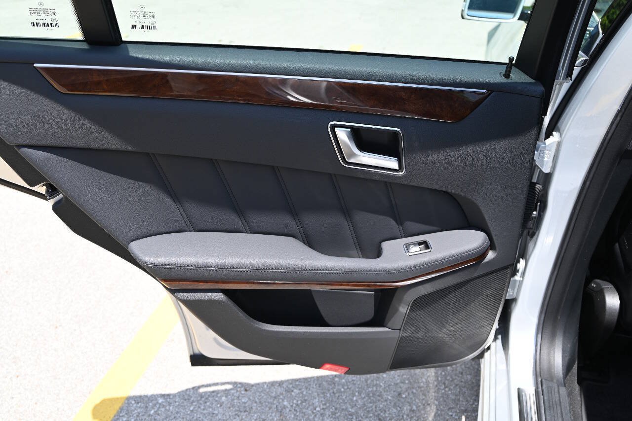 Used 2012 Mercedes-Benz E 350 4MATIC Sedan image 24