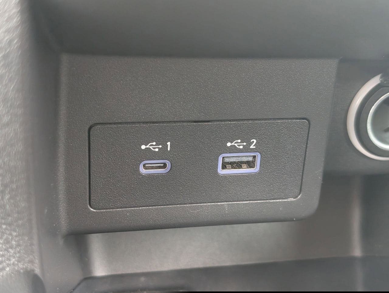 Used 2023 Nissan Kicks SR FWD image 18
