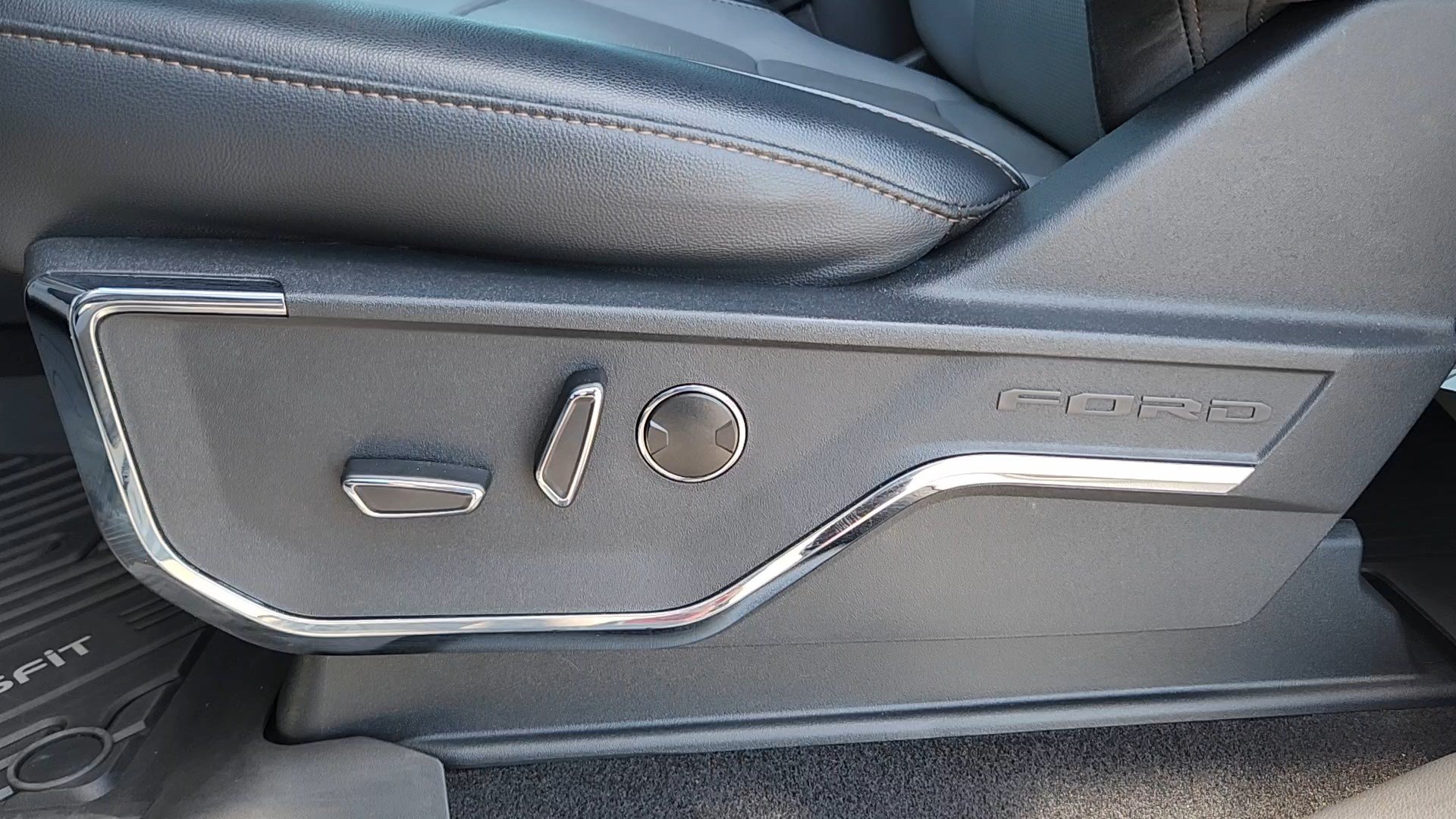 Used 2023 Ford F150 Lightning Lariat AWD/4WD image 12