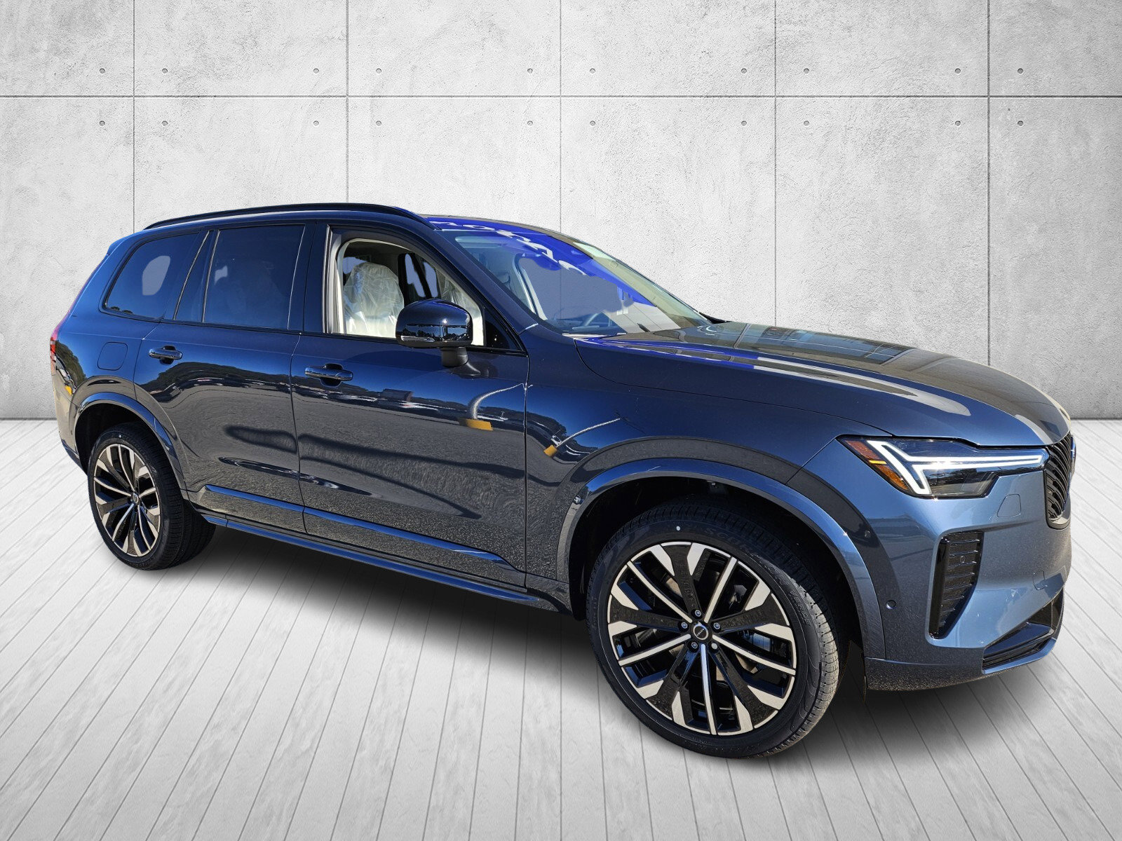 New 2026 Volvo XC90 B6 Ultra w/ Protection Package Premier