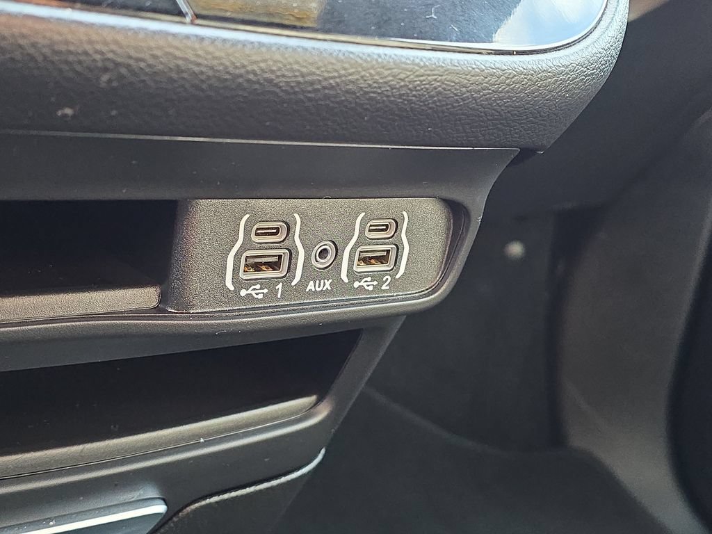 Used 2025 Chrysler Pacifica Select FWD image 26