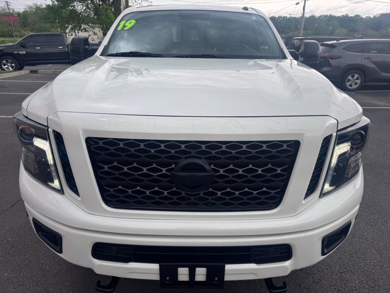 Used 2019 Nissan Titan SV w/ SV Convenience Package AWD/4WD image 8