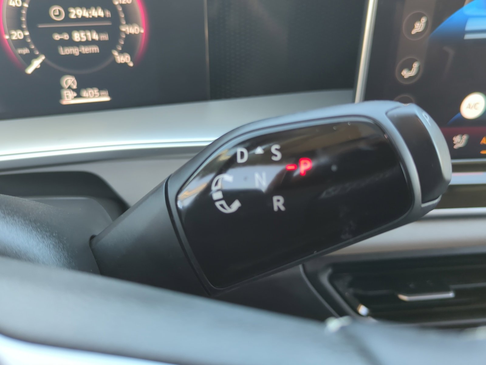 Used 2025 Volkswagen Tiguan SE image 15