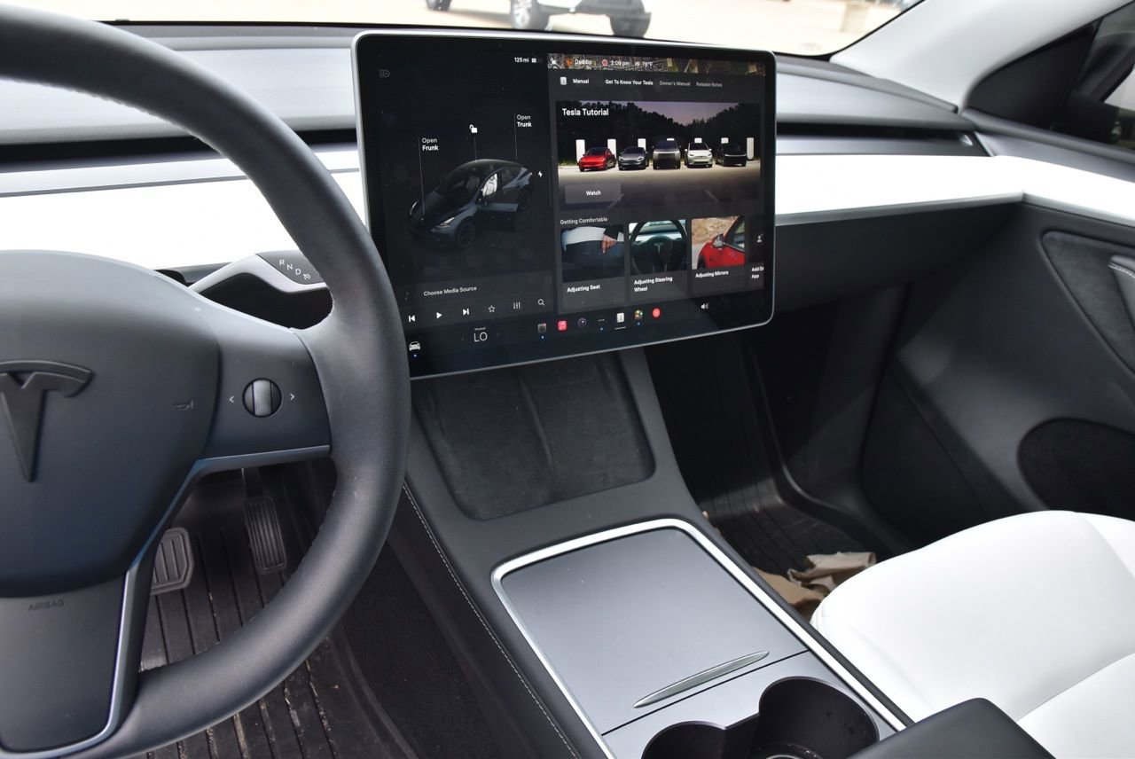 Used 2025 Tesla Model Y Long Range image 8