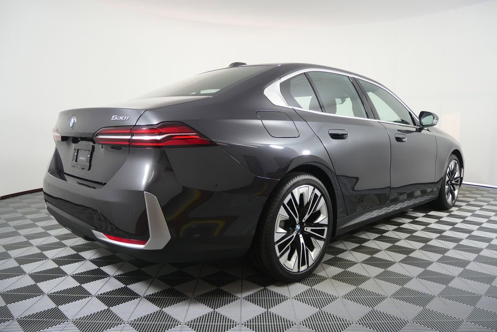 Certified 2025 BMW 530i RWD image 3