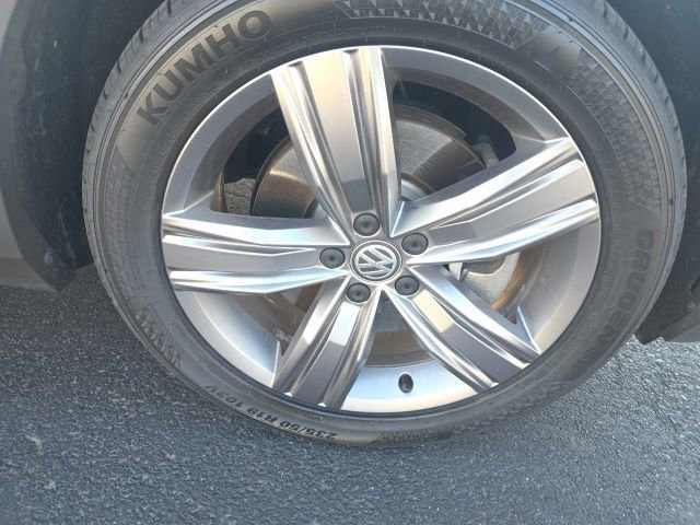 Used 2021 Volkswagen Tiguan SEL image 9