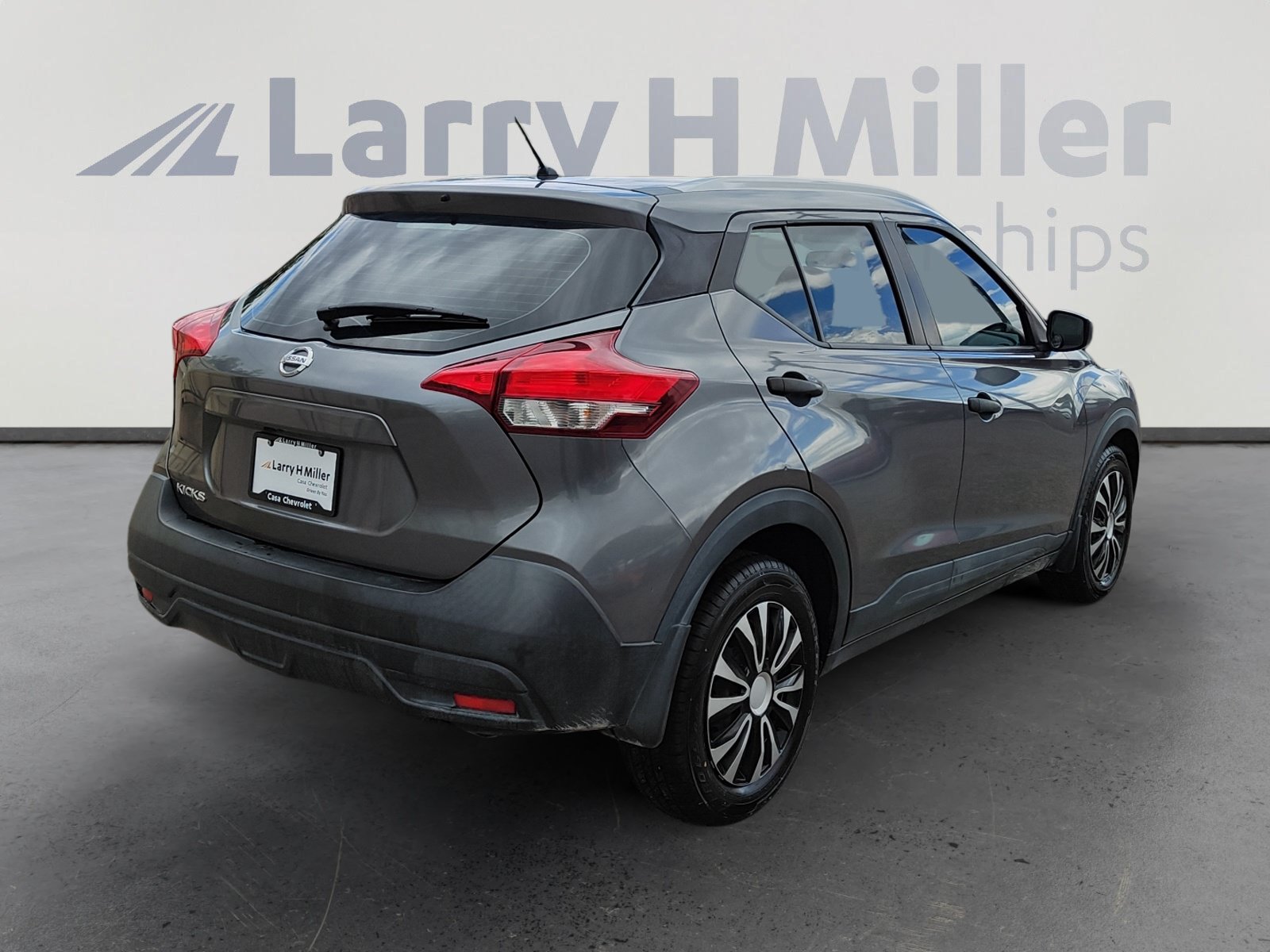 Used 2019 Nissan Kicks S FWD image 5