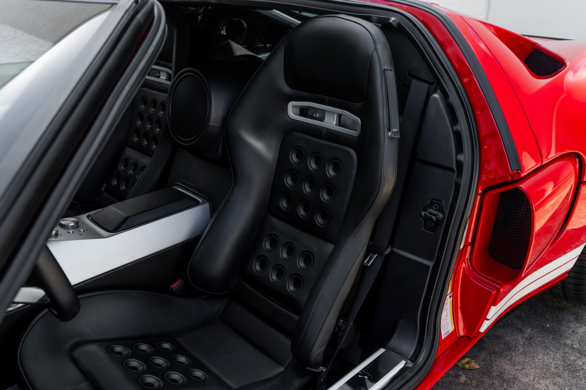 Used 2005 Ford GT RWD image 37