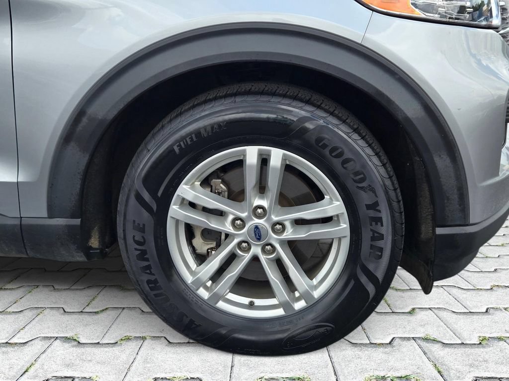 Used 2023 Ford Explorer XLT RWD image 3