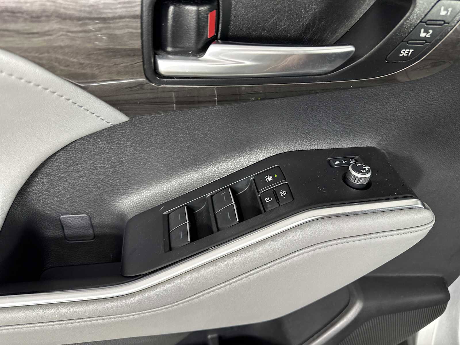 Used 2023 Toyota Highlander Limited image 28