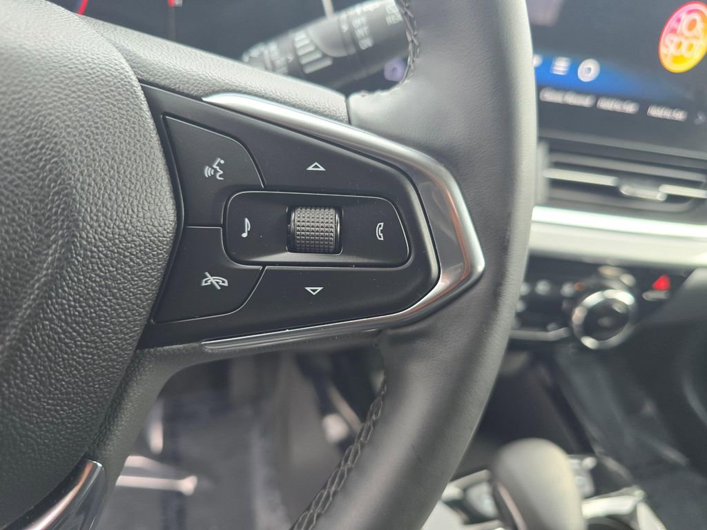 Certified 2025 Chevrolet Trax LT w/ LT Convenience Package FWD image 22