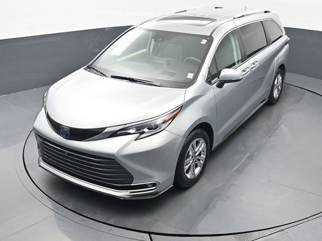 Certified 2023 Toyota Sienna Platinum image 44