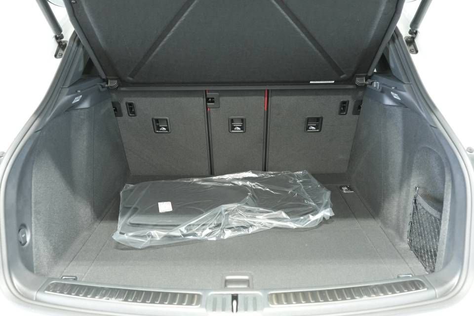Certified 2025 Porsche Macan AWD/4WD image 28