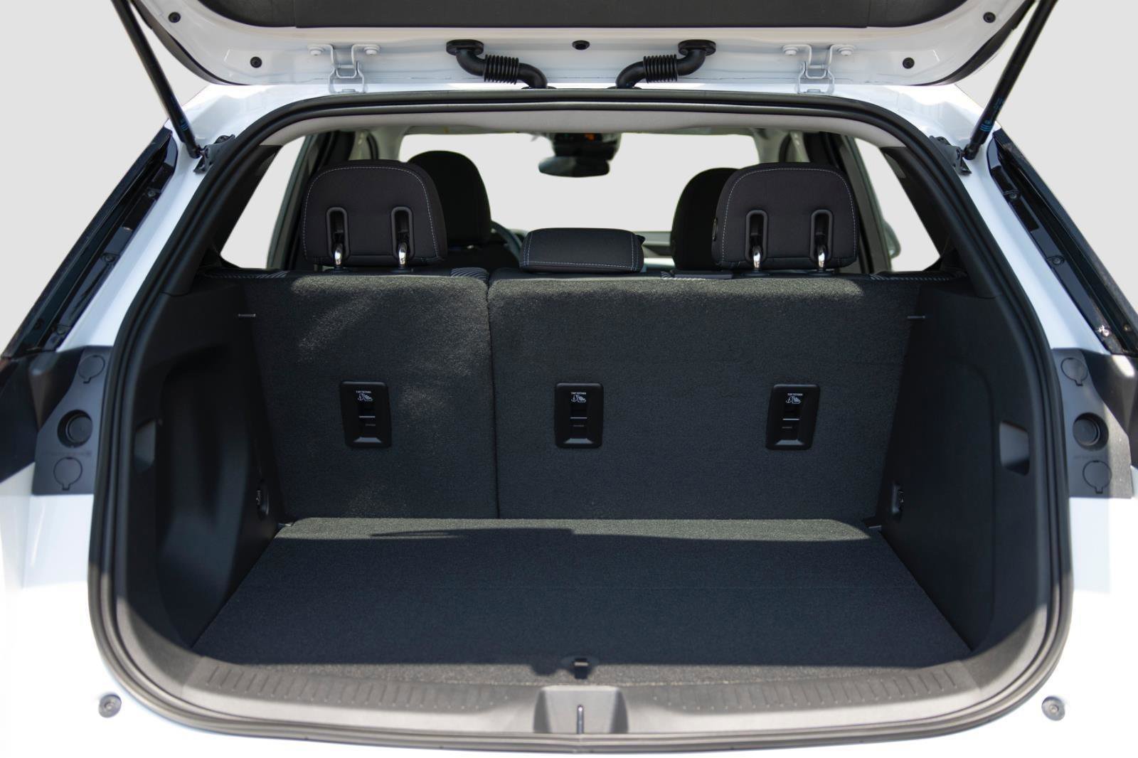 New 2027 Chevrolet Bolt LT FWD image 7