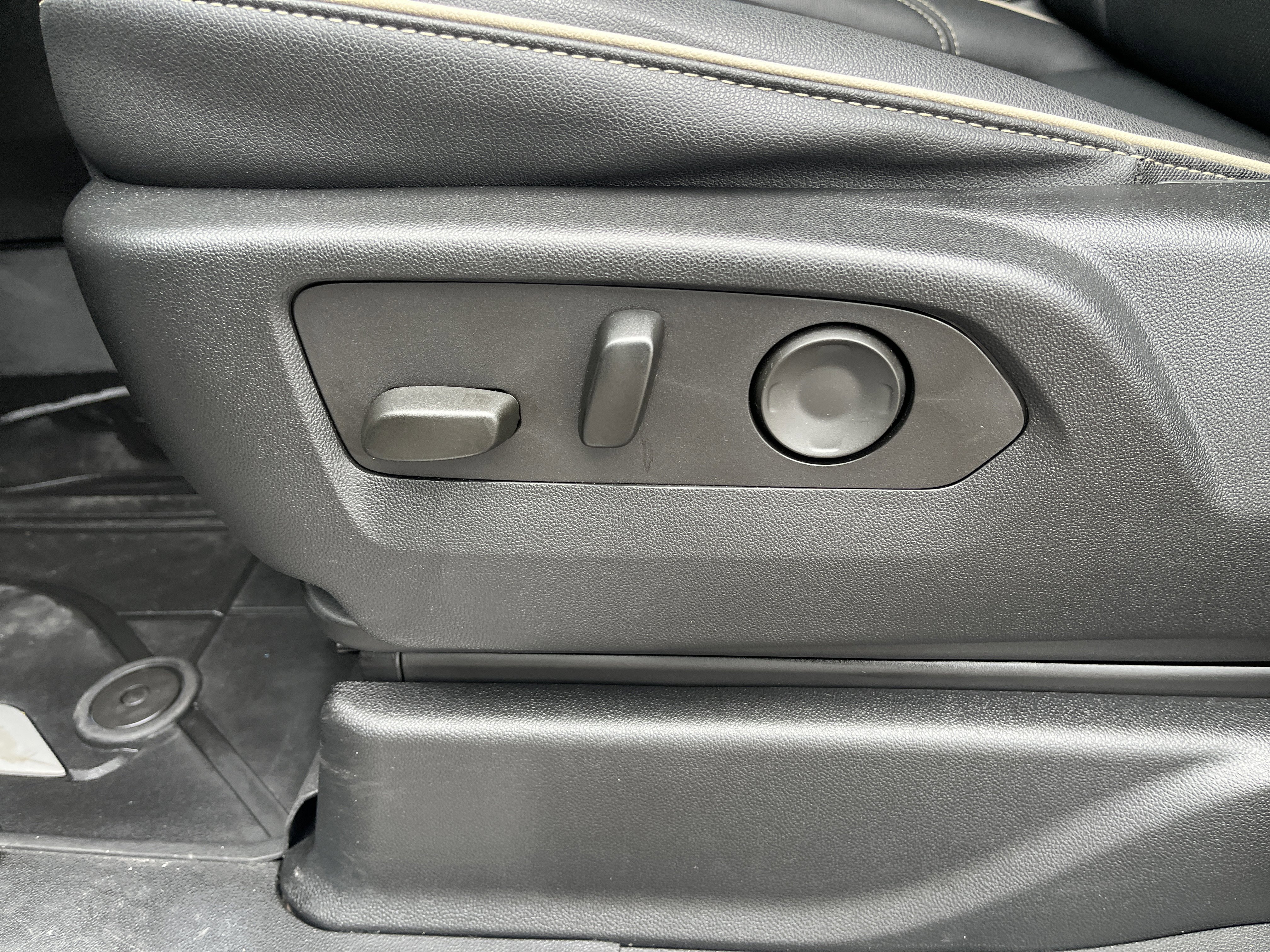 Used 2023 Chevrolet Tahoe Premier w/ Advanced Technology Package image 14