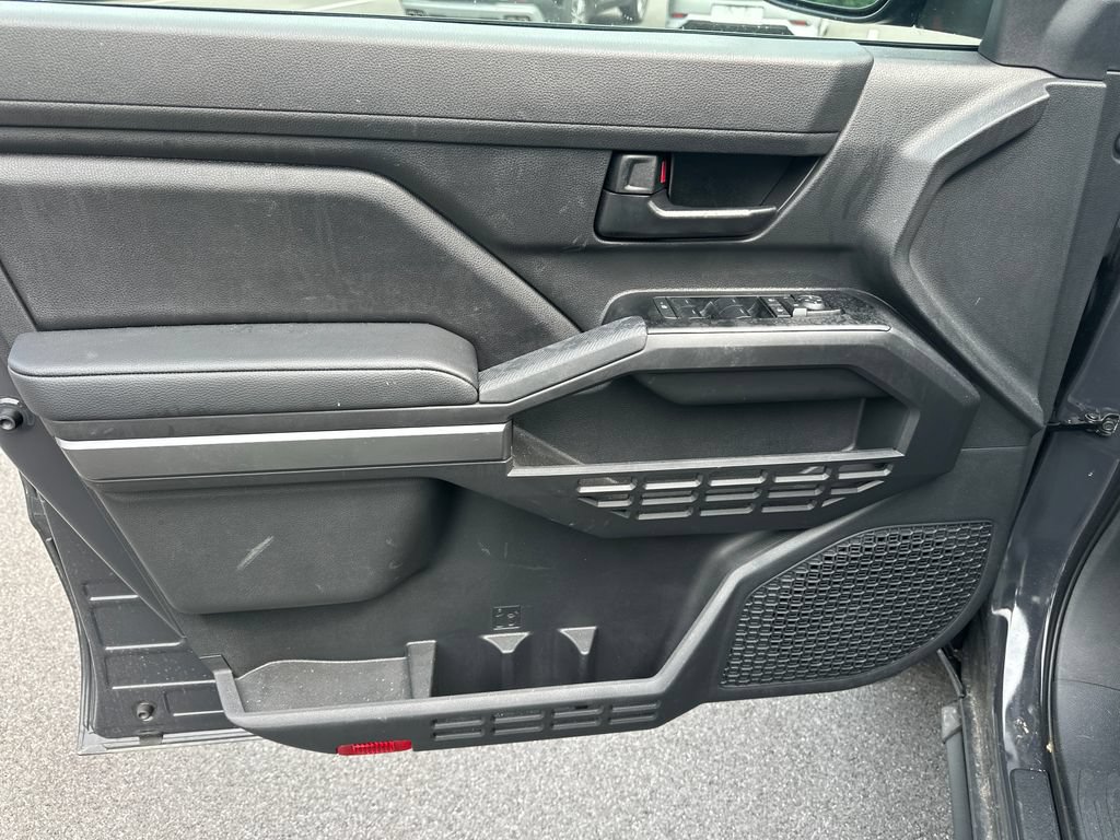 Used 2025 Toyota Tacoma SR5 AWD/4WD image 11