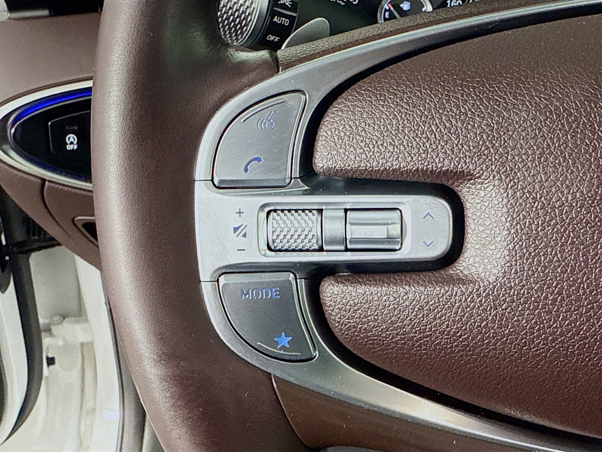 Used 2023 Genesis GV70 2.5T w/ Advanced Package image 14