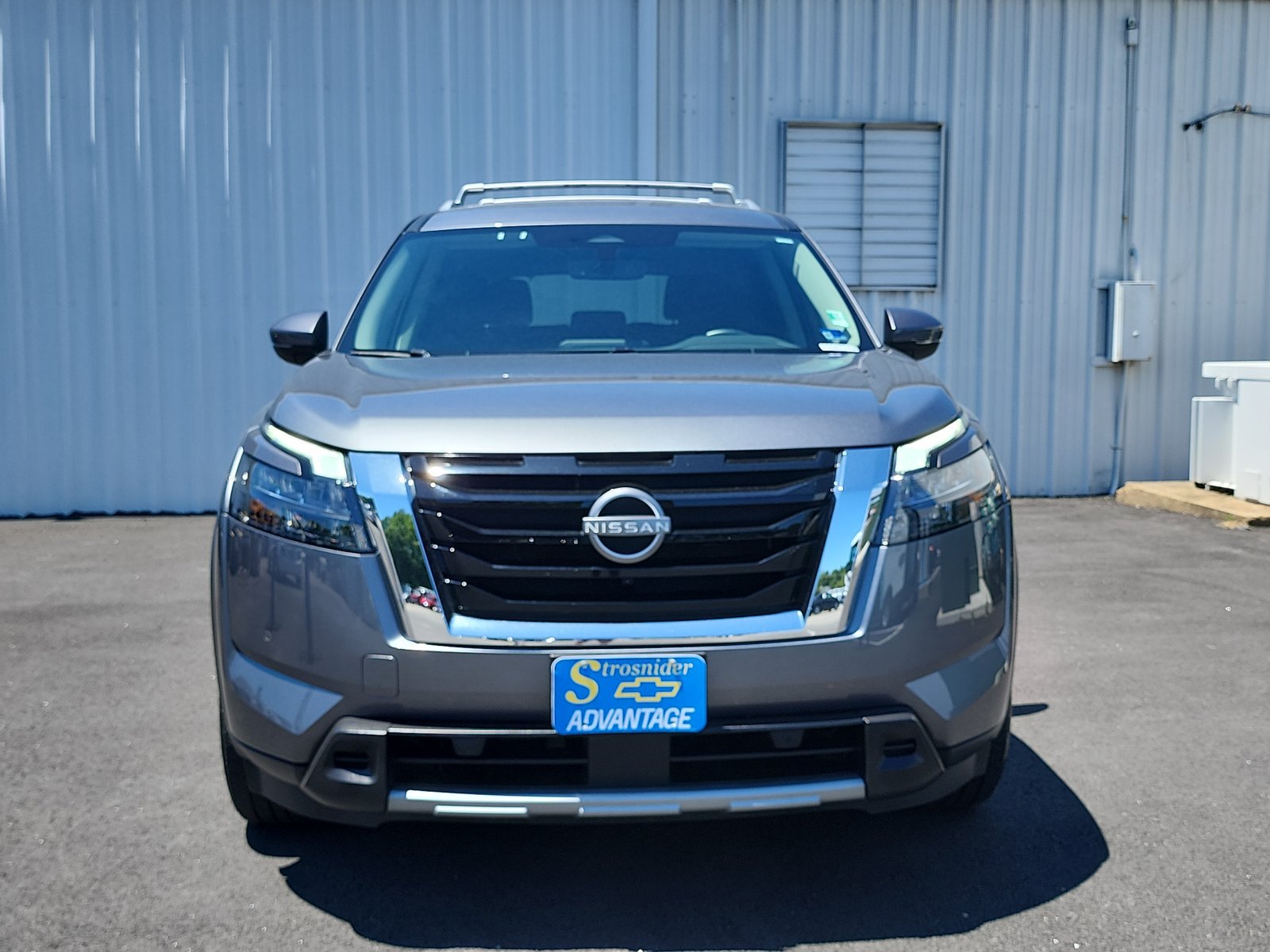 Used 2025 Nissan Pathfinder SL AWD/4WD image 8