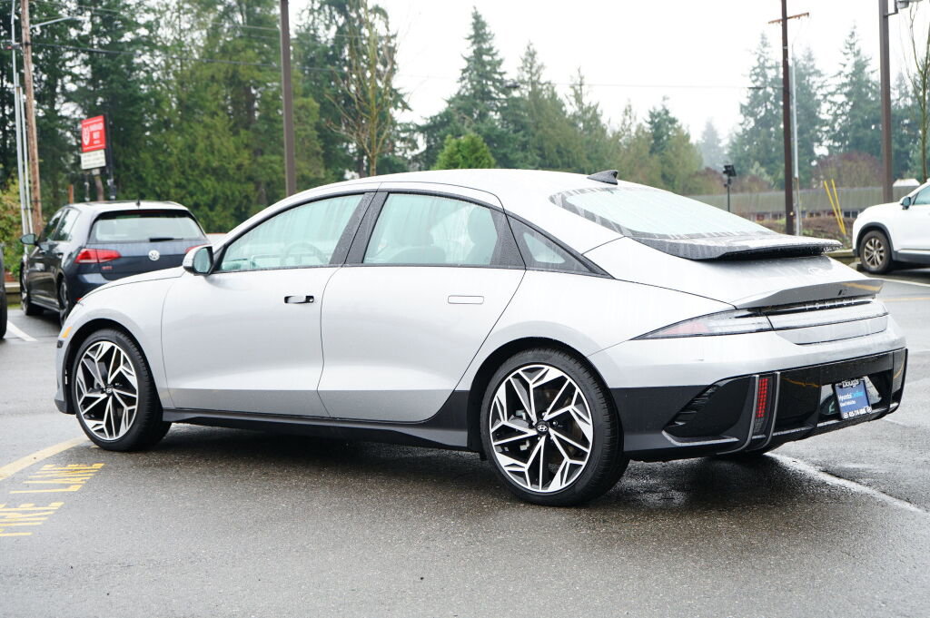 Used 2025 Hyundai Ioniq 6 SEL RWD image 9