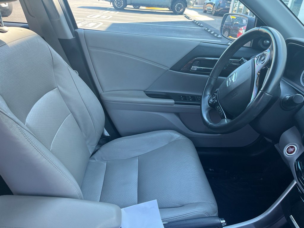 Certified 2017 Honda Accord EX-L image 4