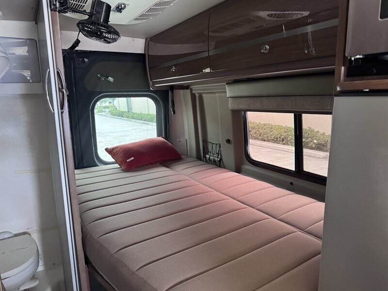 Used 2016 RAM ProMaster 3500 w/ Premium Appearance Group FWD image 18