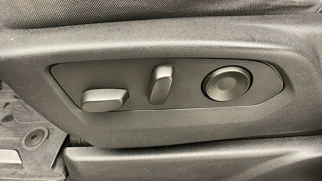 Used 2023 GMC Yukon XL SLE image 28