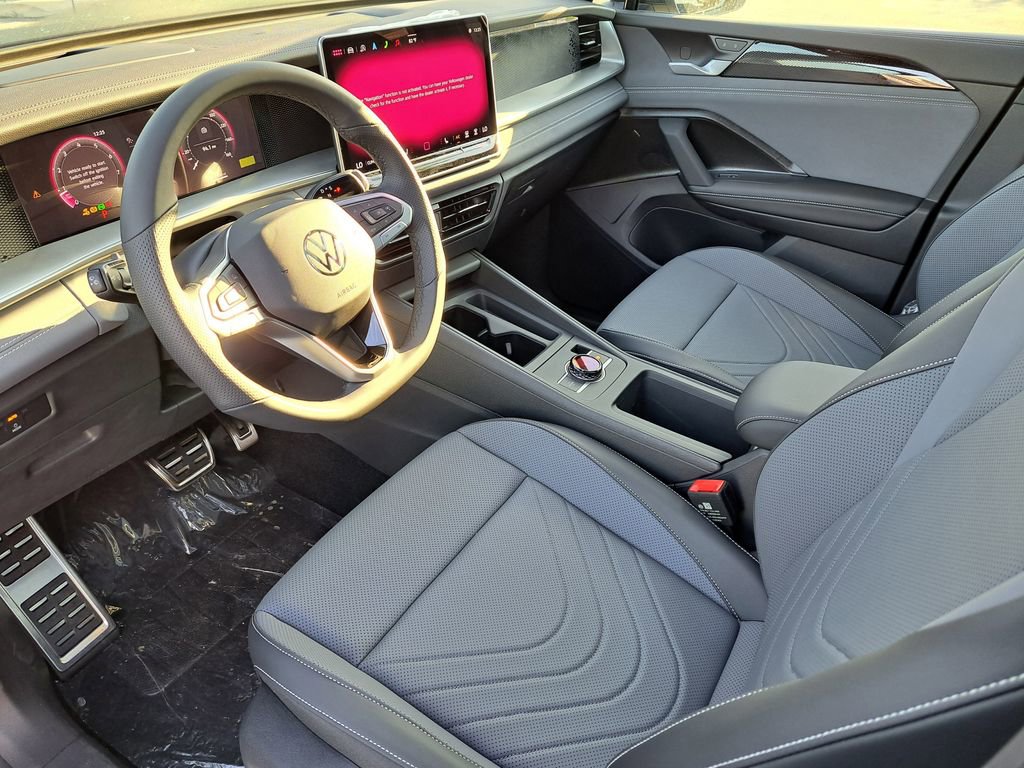 New 2026 Volkswagen Tiguan SE R-Line FWD image 7
