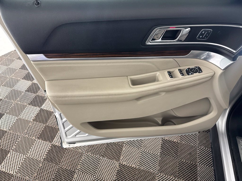 Used 2018 Ford Explorer Limited AWD/4WD image 30