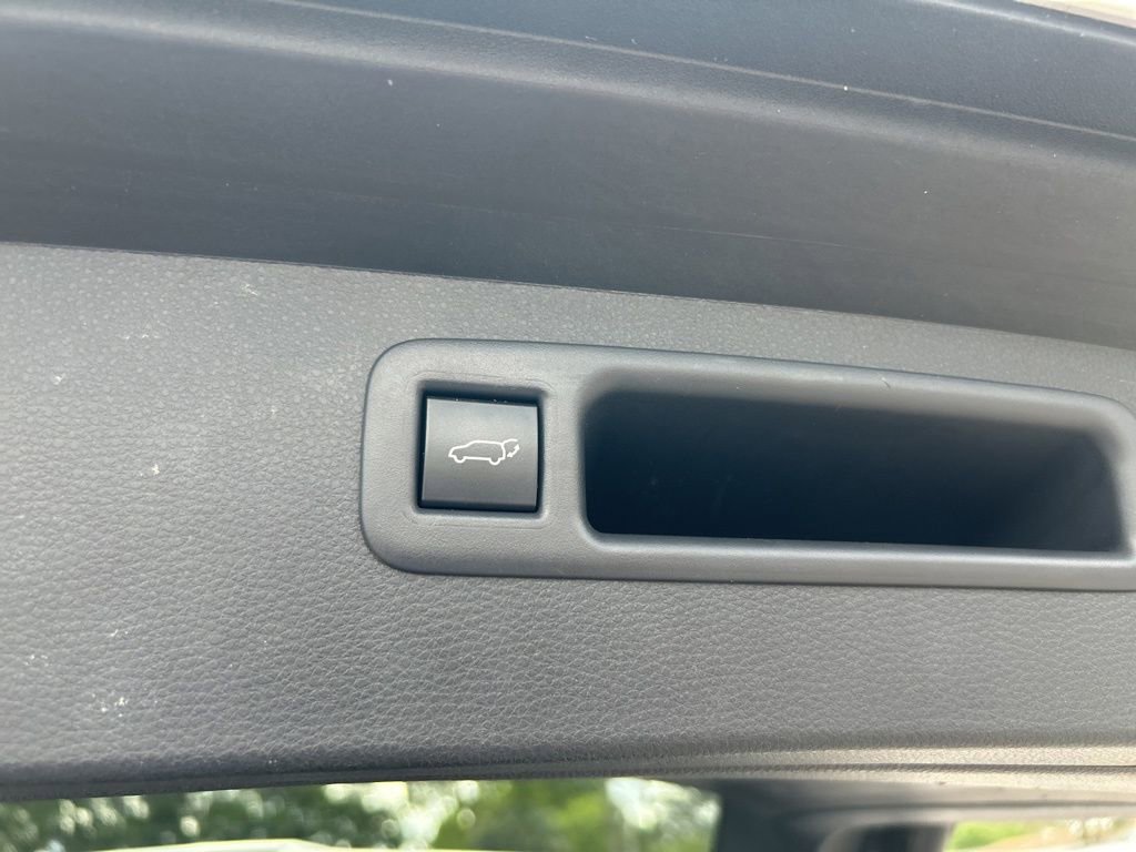 Used 2023 Toyota Highlander L image 33