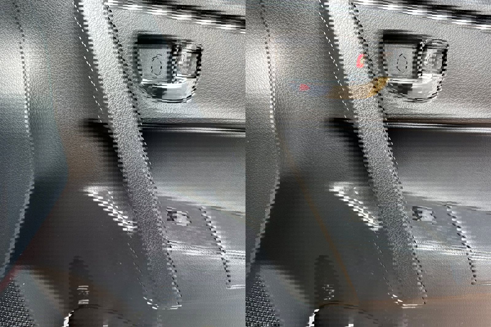 Used 2018 Toyota Corolla XLE FWD image 18