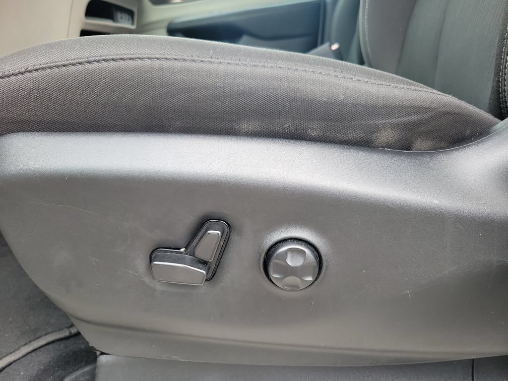 Used 2023 Chrysler Voyager LX FWD image 18