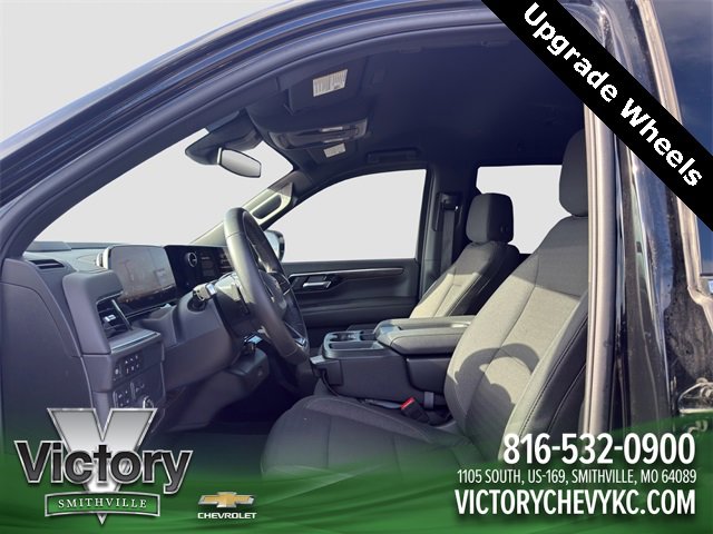 Used 2025 Chevrolet Suburban LS image 9