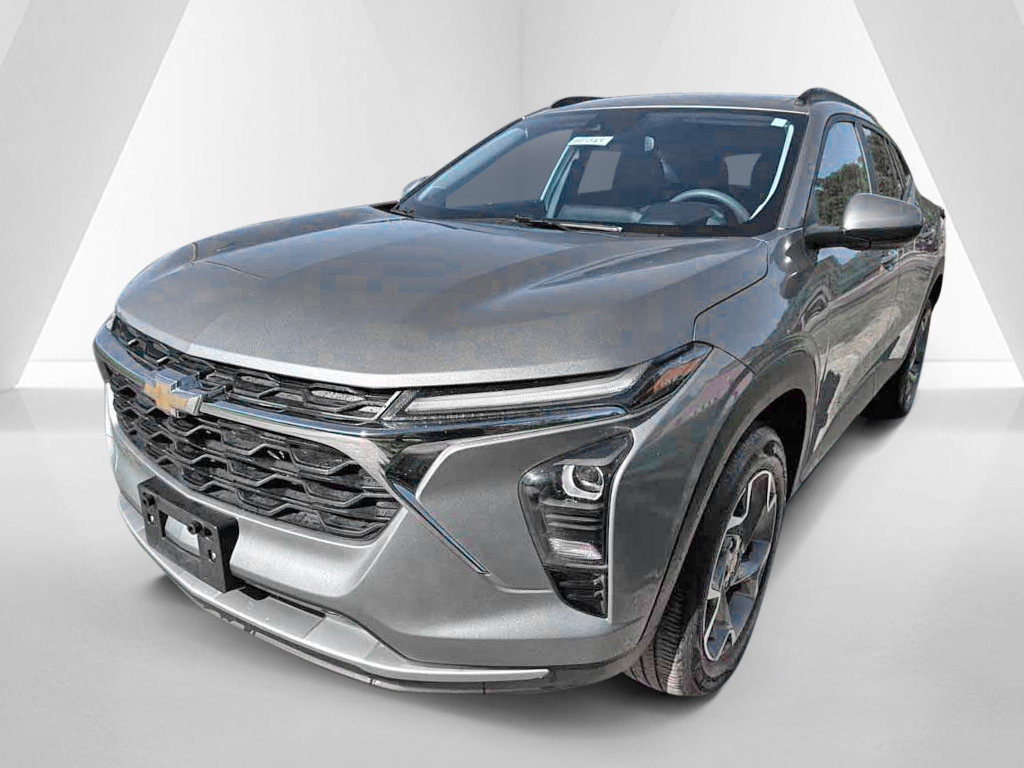 Used 2025 Chevrolet Trax LT FWD image 3