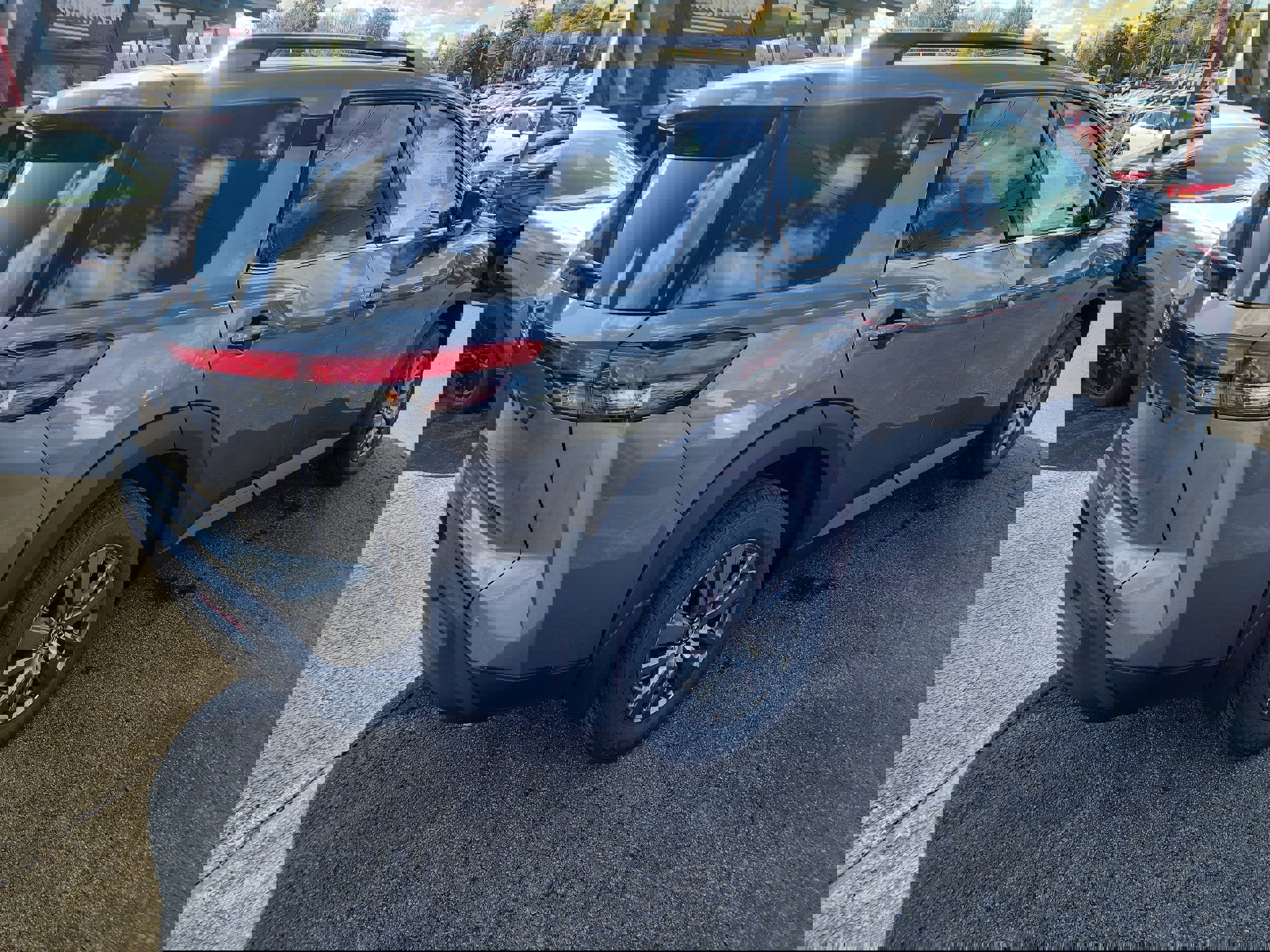 New 2025 Nissan Pathfinder SV image 8