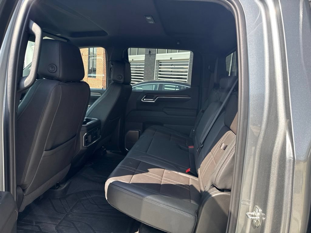 Used 2024 Chevrolet Silverado 1500 High Country w/ Technology Package AWD/4WD image 7