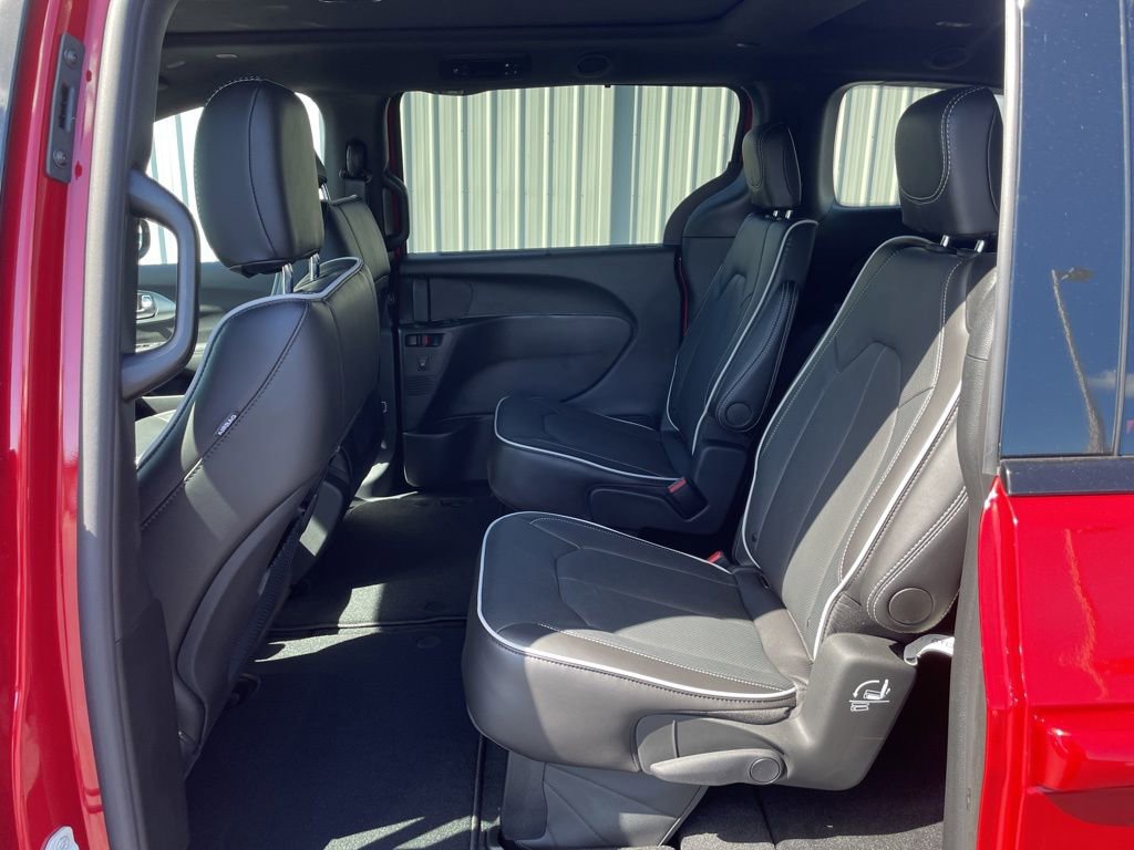 New 2026 Chrysler Pacifica Limited image 18